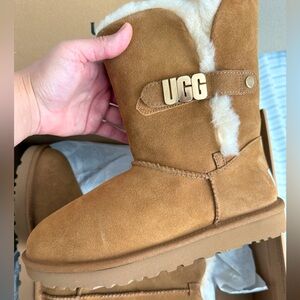 UGG w bailey metal graphic boots New